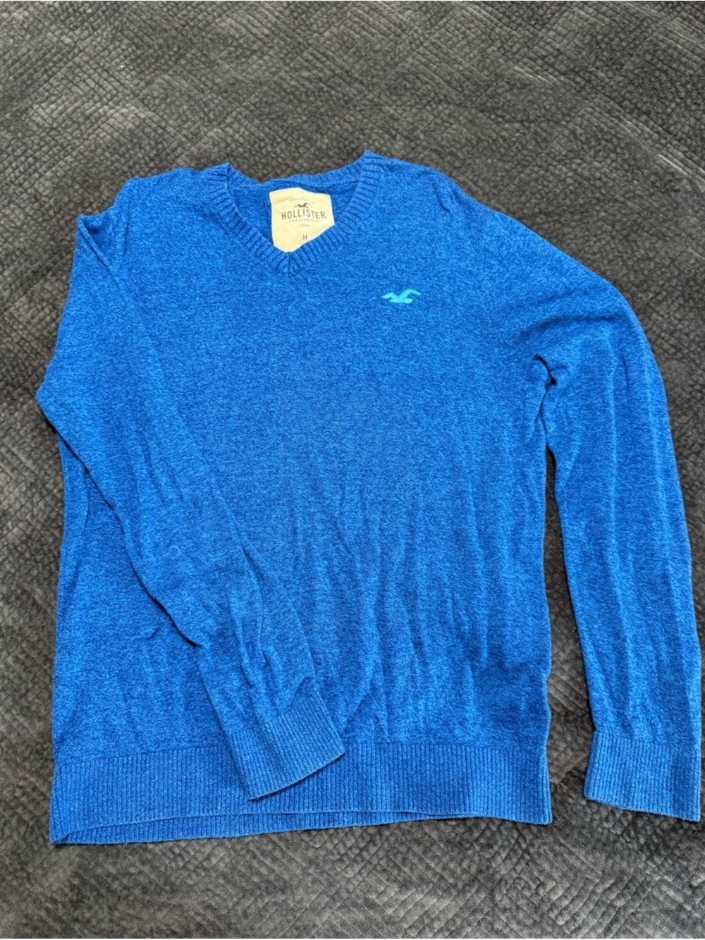 Hollister Men's Royal Blue V-Neck Sweater